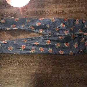 Nice-fitting flower jeans